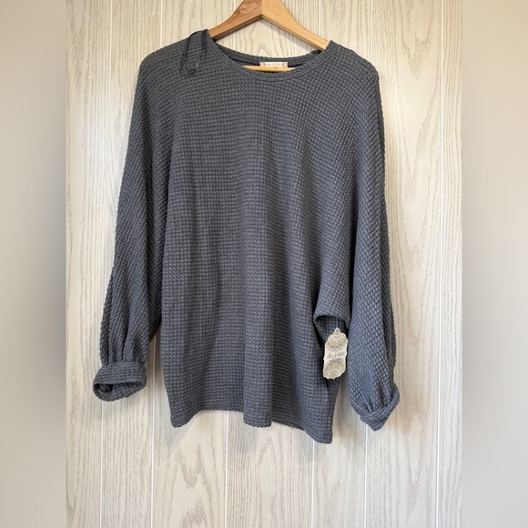 Altar'd State Small Medium Grey Crew-Neck Long Sleeve Top NWT - Picture 1 of 4